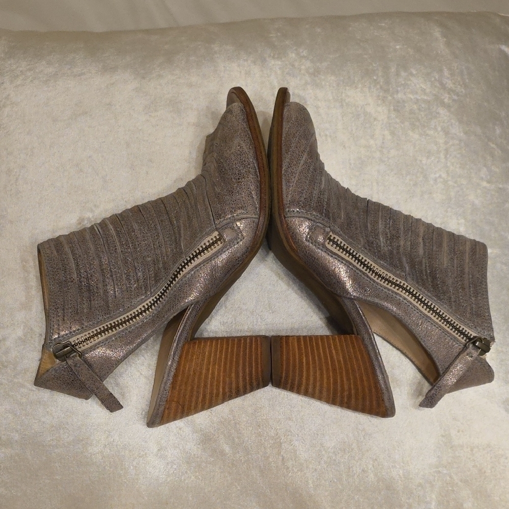 Paul Green Shimmering Gray Silver Heeled Sandals - Picture 10 of 16